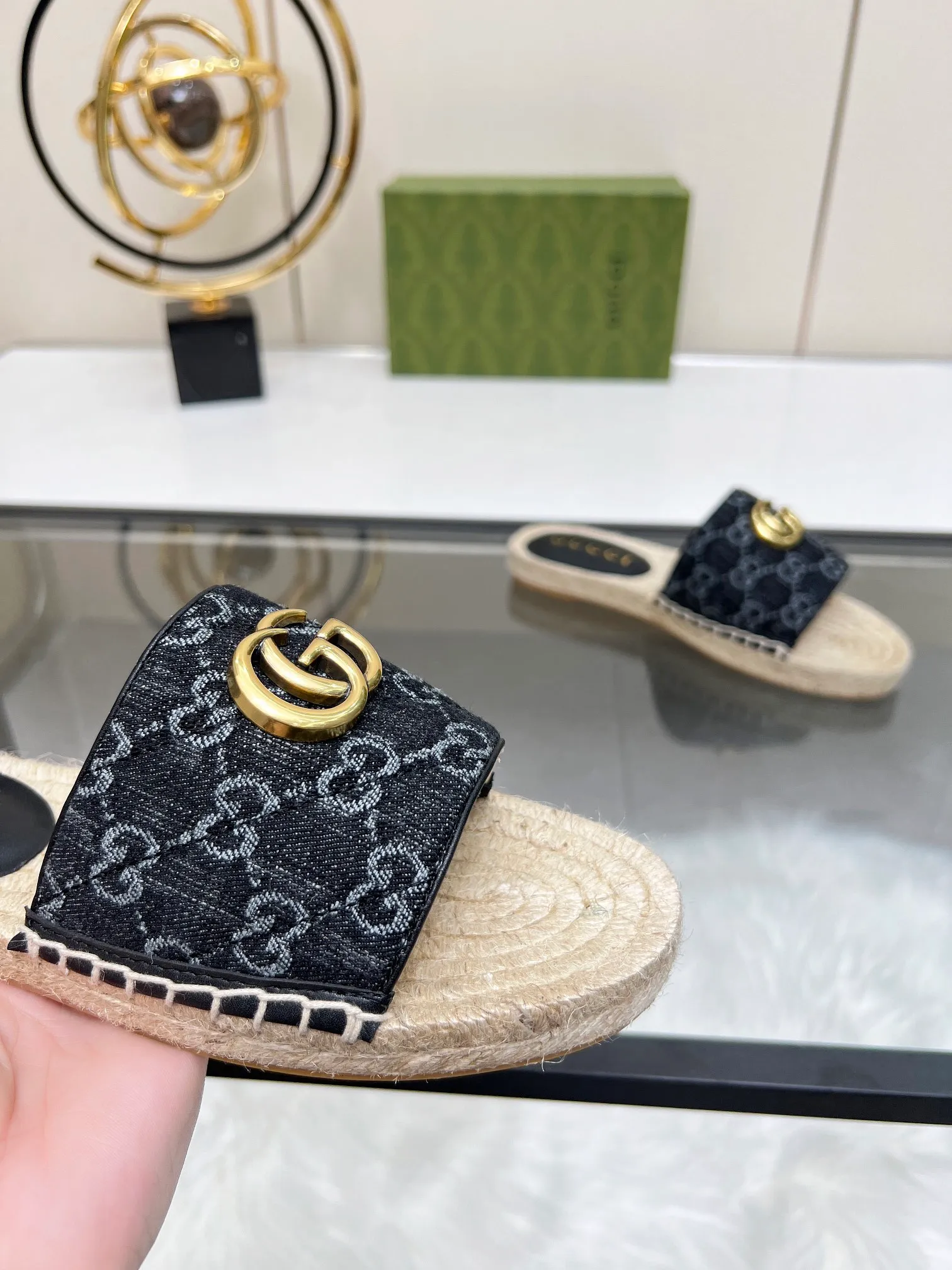 👟👟Ex-factory price 320👟👟 Gucci slippers fisherman shoes new color Injection molded one-piece straw bottom, high-end quality Fabric: Double G imported fabric Lining: sheepskin lining Code number: 35~42 Fabric styles include apricot, floral, pink, black, blue, burgundy, champagne, green, orange, cyan, starry sky, more than 30 colors to choose from, many colors to be updated in the future ,,,,,,,,